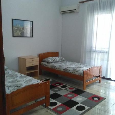 Vila Sula Guesthouse Durrës Esterno foto