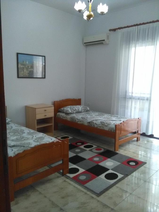 Vila Sula Guesthouse Durrës Esterno foto