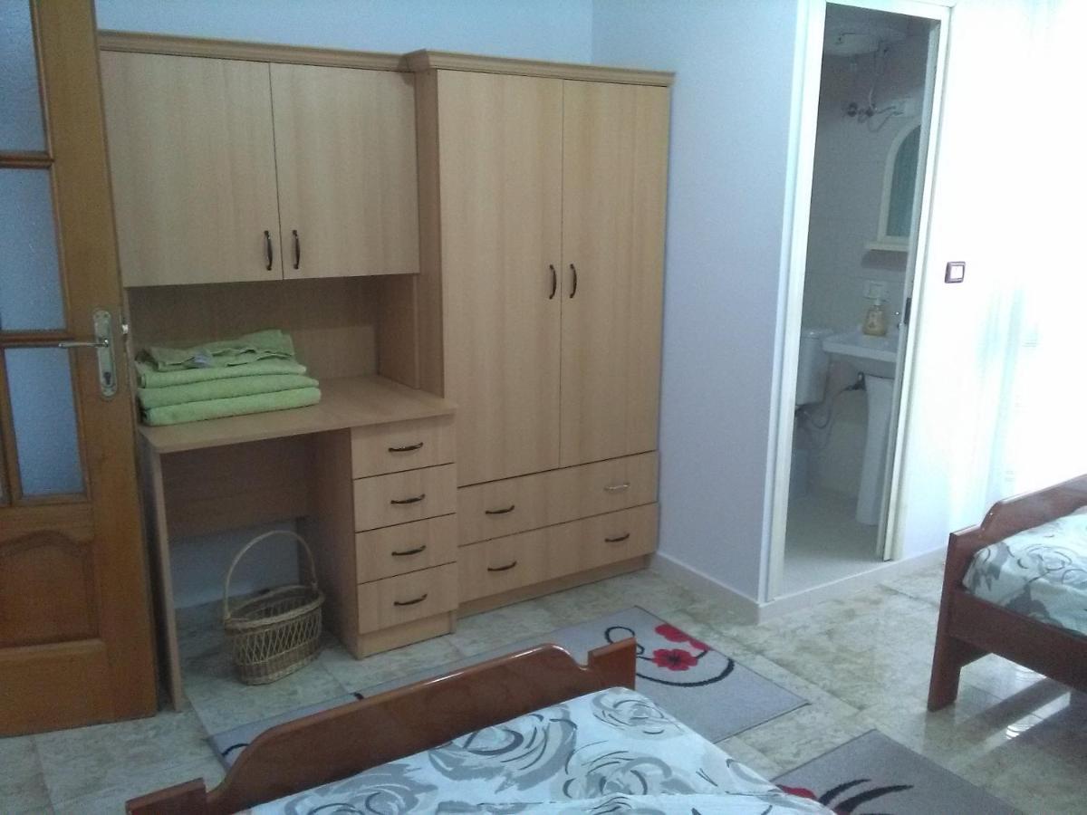 Vila Sula Guesthouse Durrës Esterno foto