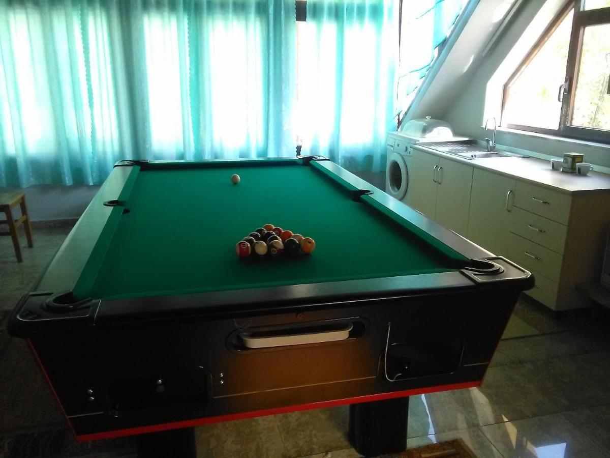 Vila Sula Guesthouse Durrës Esterno foto