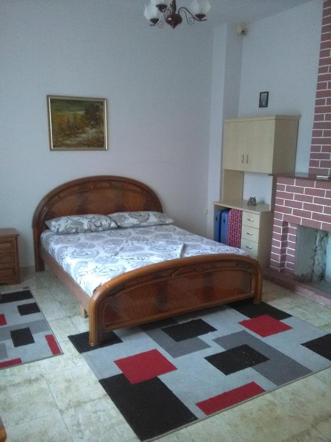 Vila Sula Guesthouse Durrës Esterno foto