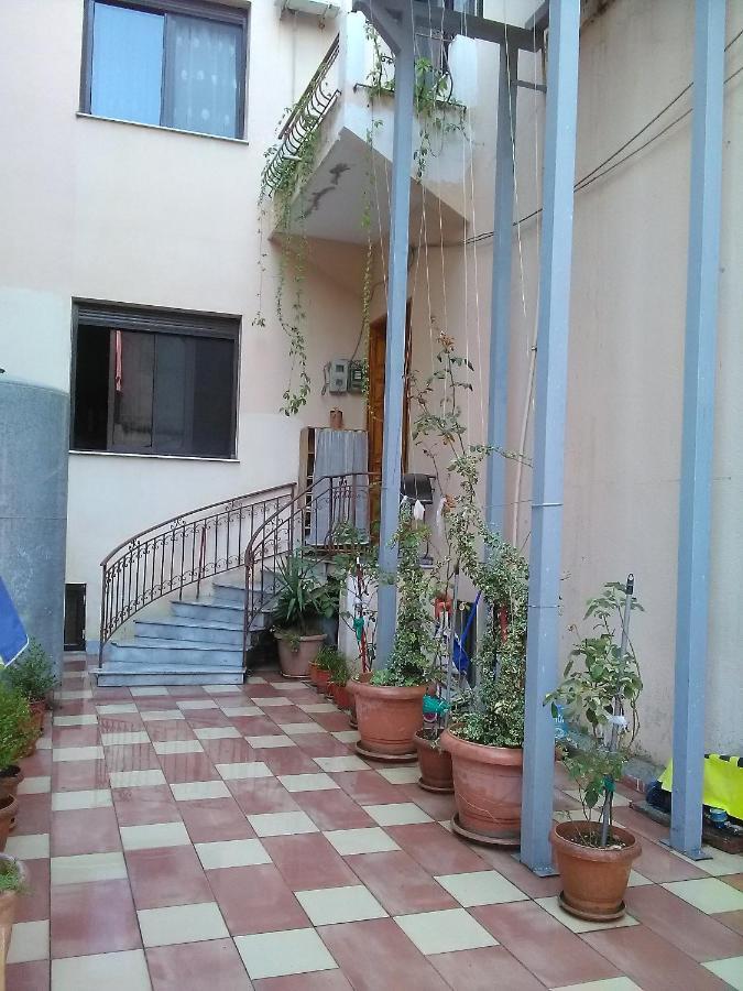 Vila Sula Guesthouse Durrës Esterno foto