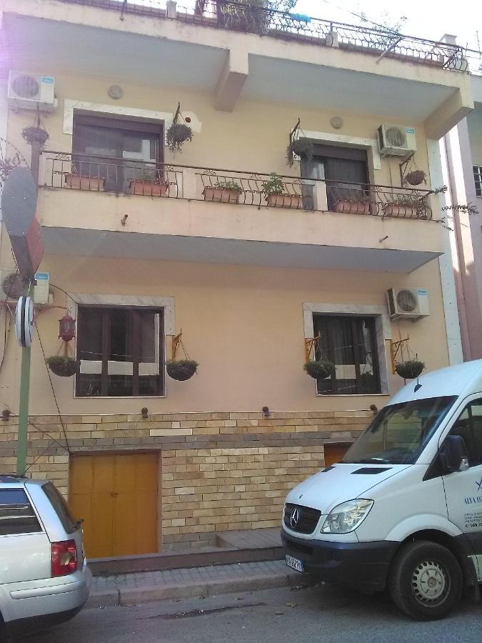 Vila Sula Guesthouse Durrës Esterno foto